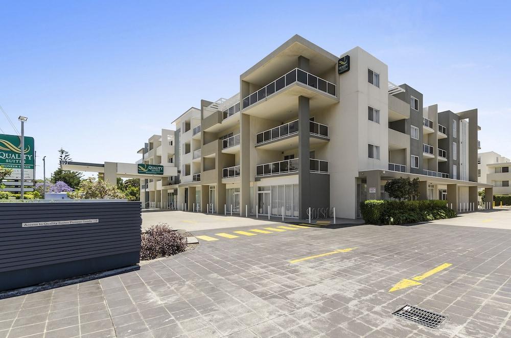 Quality Suites Pioneer Sands Wollongong Buitenkant foto