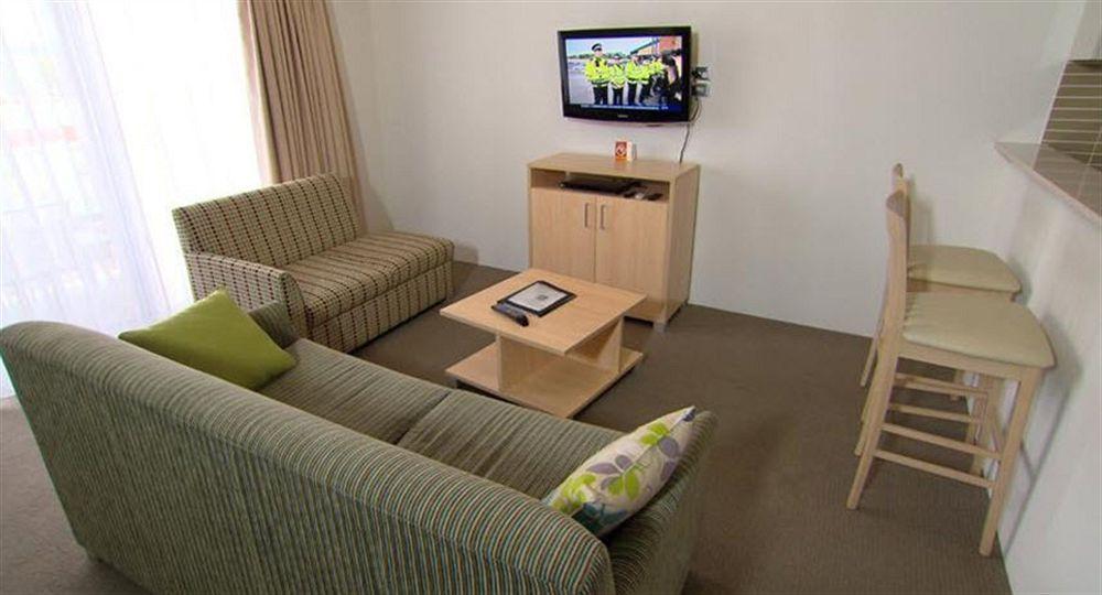 Quality Suites Pioneer Sands Wollongong Buitenkant foto