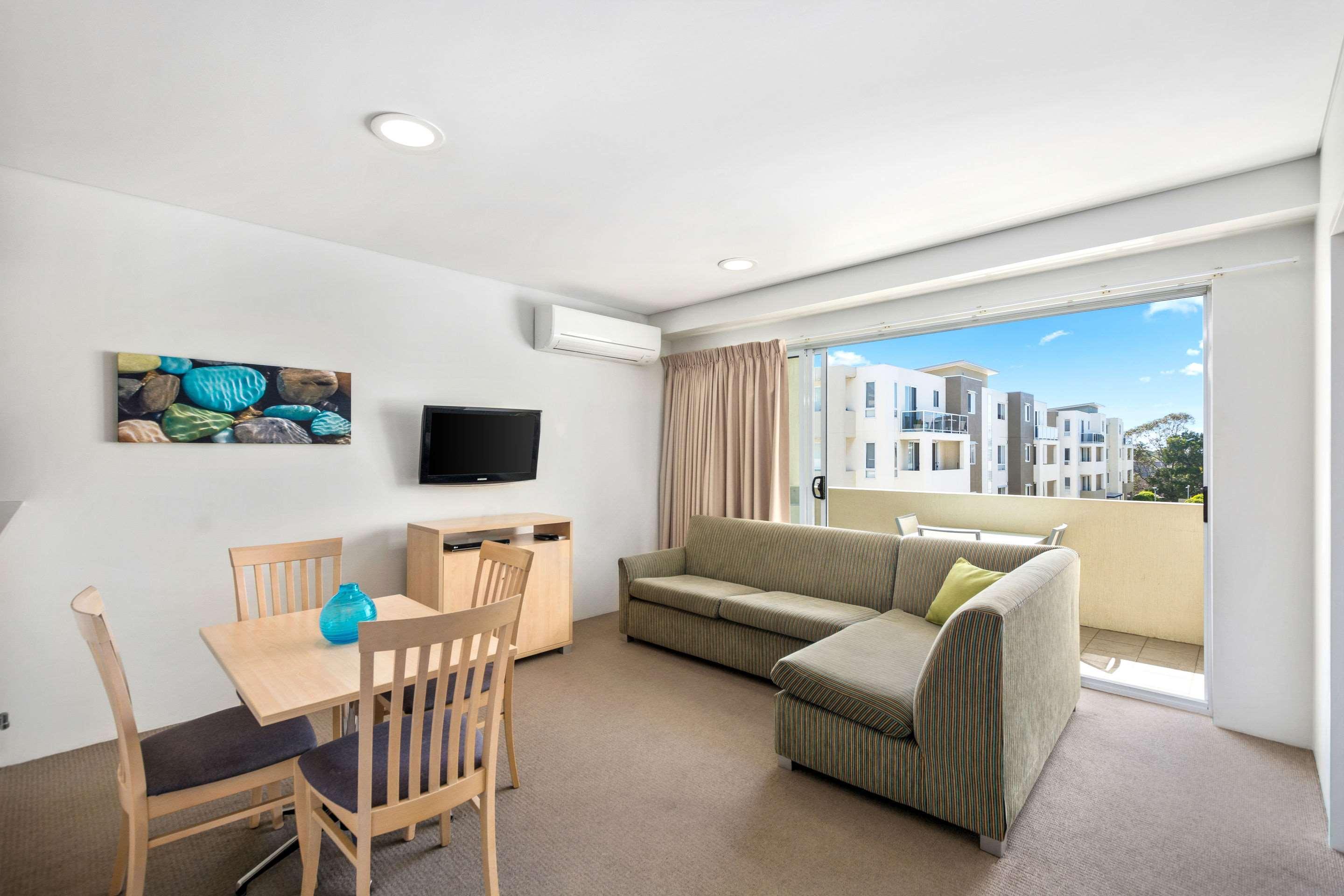 Quality Suites Pioneer Sands Wollongong Buitenkant foto
