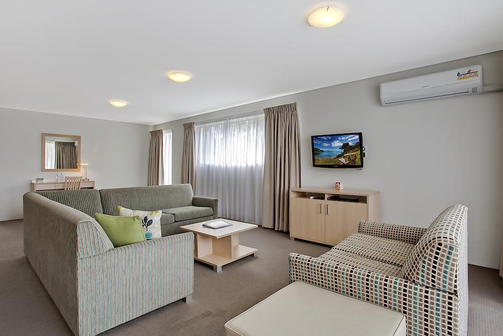 Quality Suites Pioneer Sands Wollongong Buitenkant foto