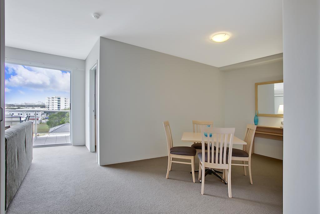 Quality Suites Pioneer Sands Wollongong Buitenkant foto
