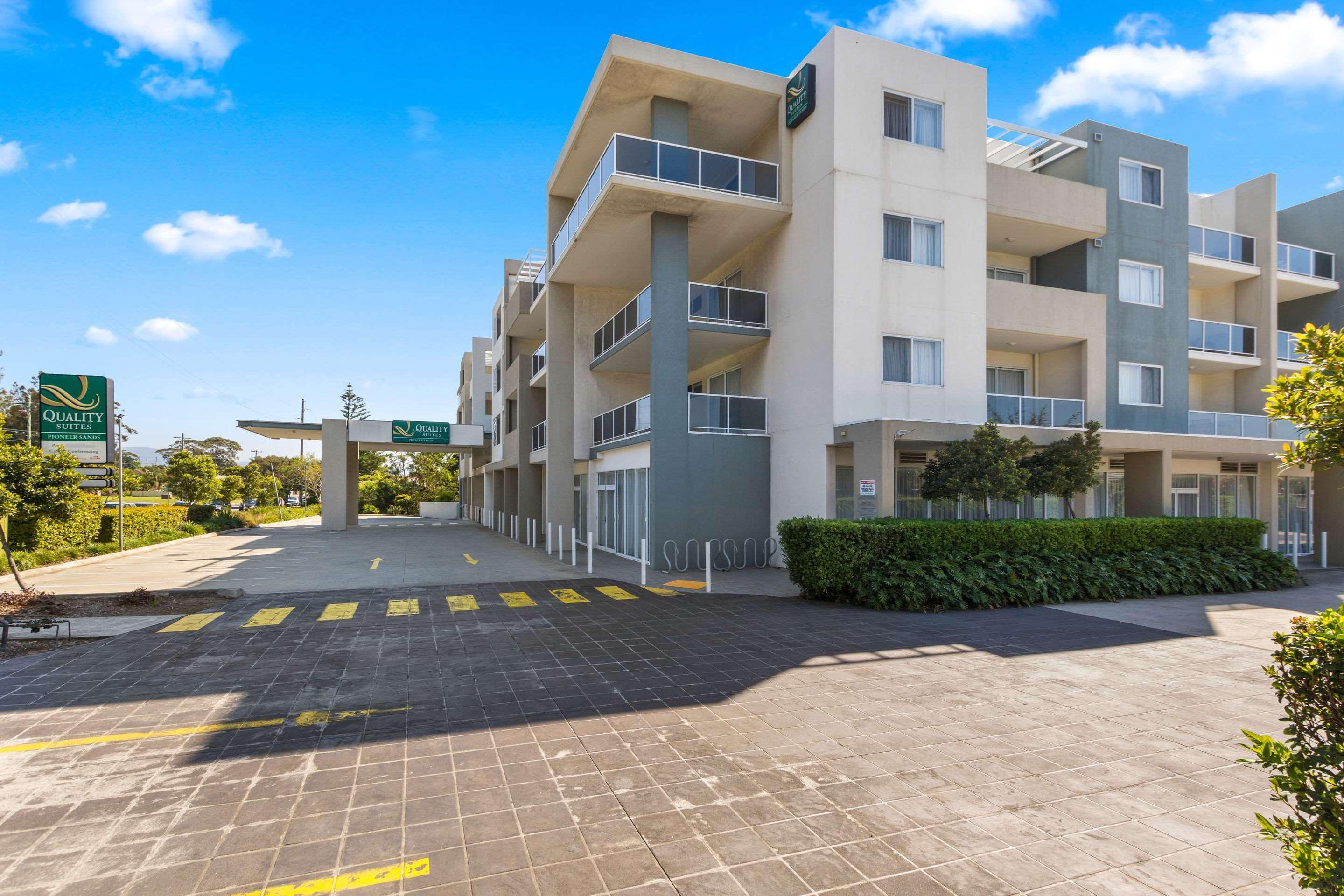 Quality Suites Pioneer Sands Wollongong Buitenkant foto