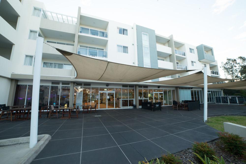 Quality Suites Pioneer Sands Wollongong Buitenkant foto