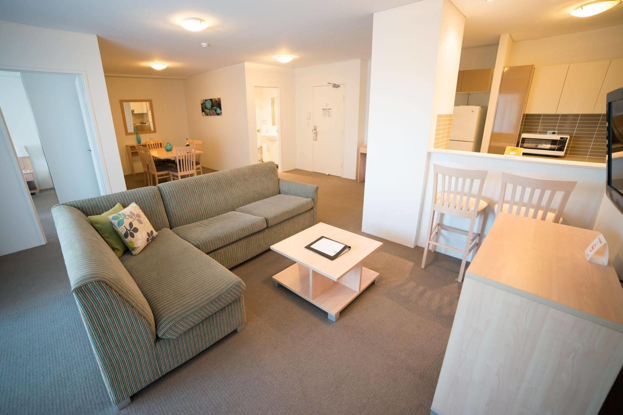 Quality Suites Pioneer Sands Wollongong Buitenkant foto