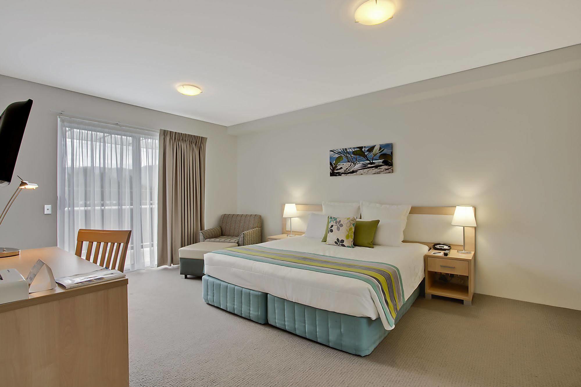 Quality Suites Pioneer Sands Wollongong Buitenkant foto
