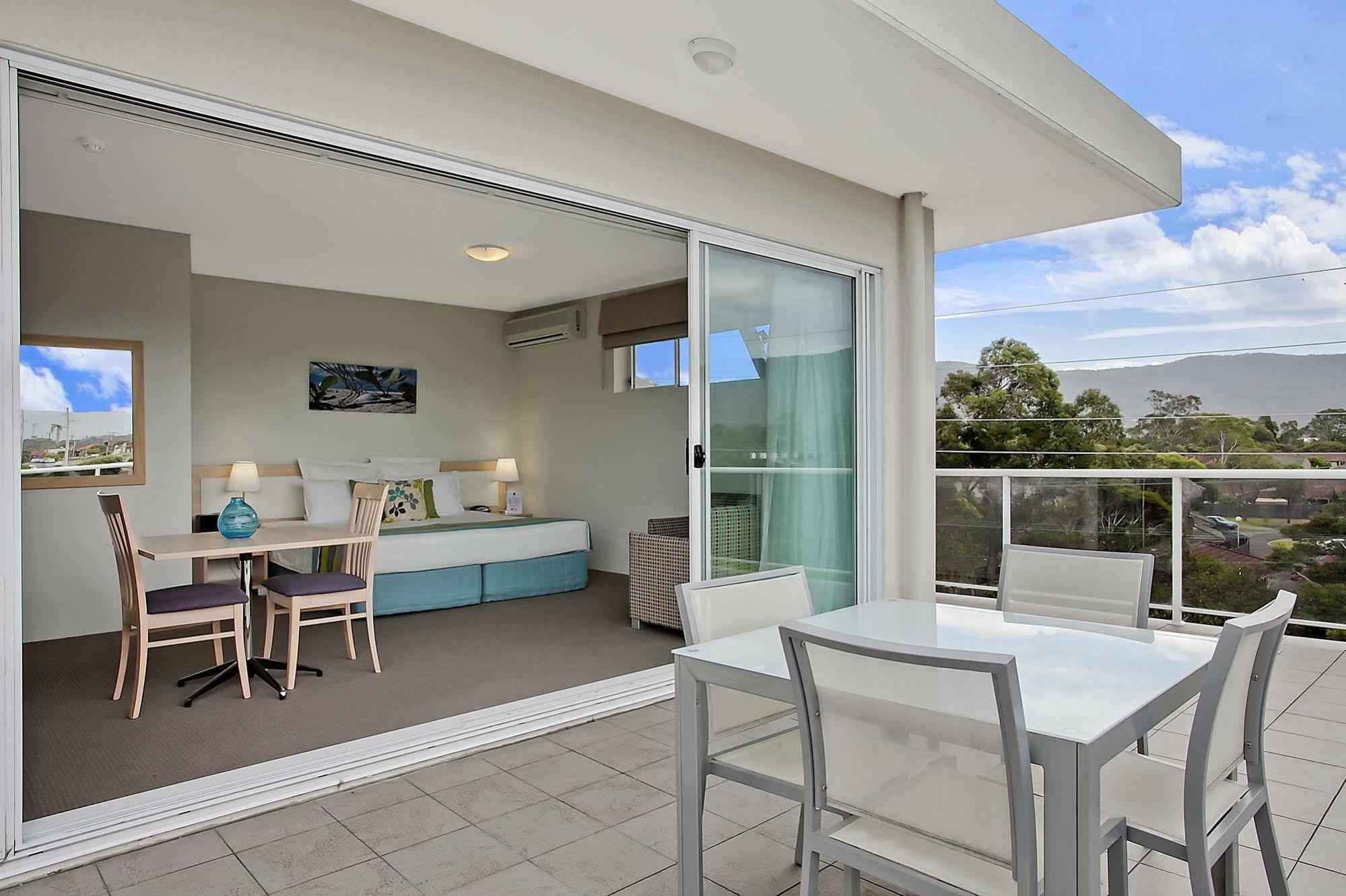 Quality Suites Pioneer Sands Wollongong Buitenkant foto