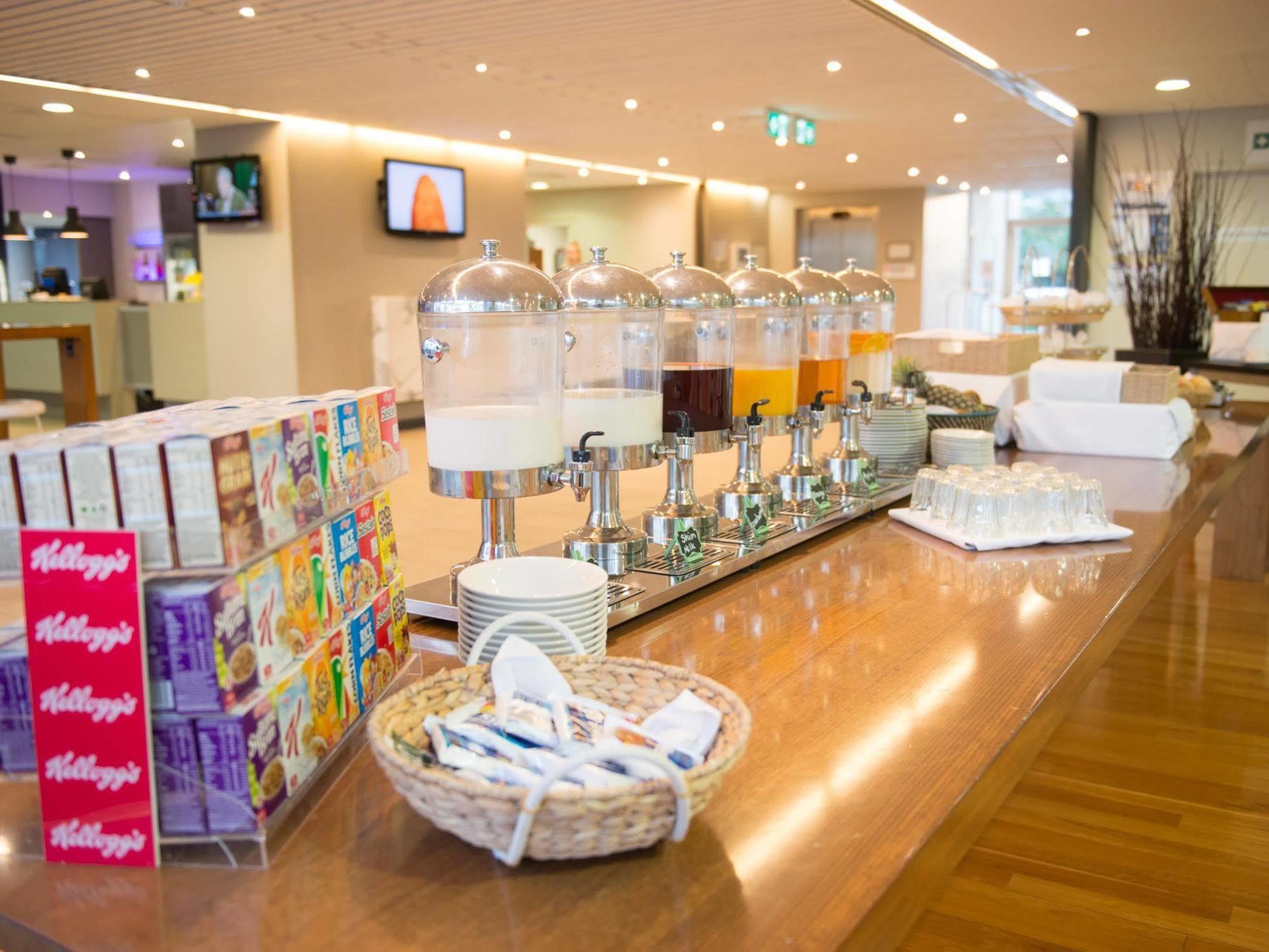 Quality Suites Pioneer Sands Wollongong Buitenkant foto