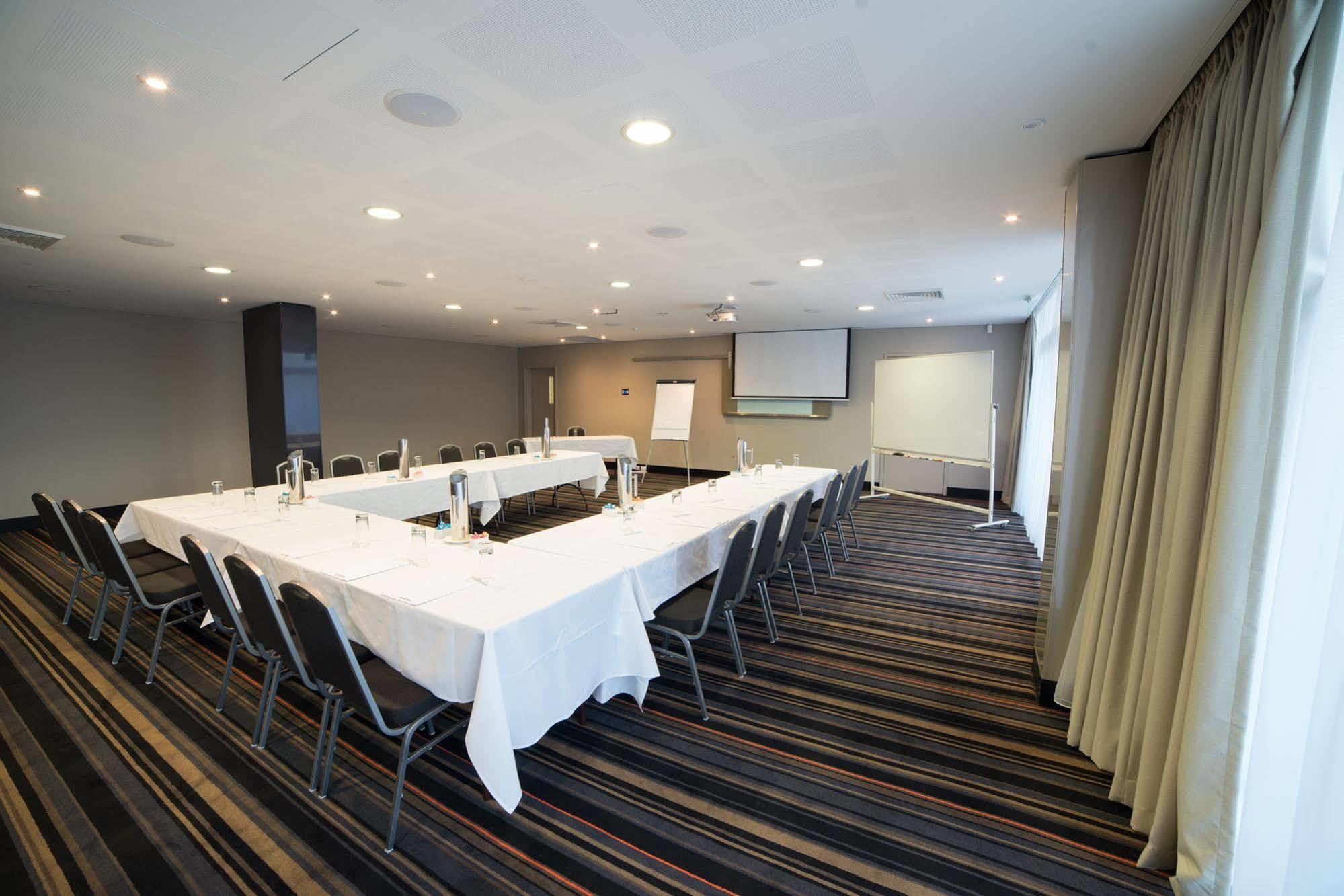 Quality Suites Pioneer Sands Wollongong Buitenkant foto