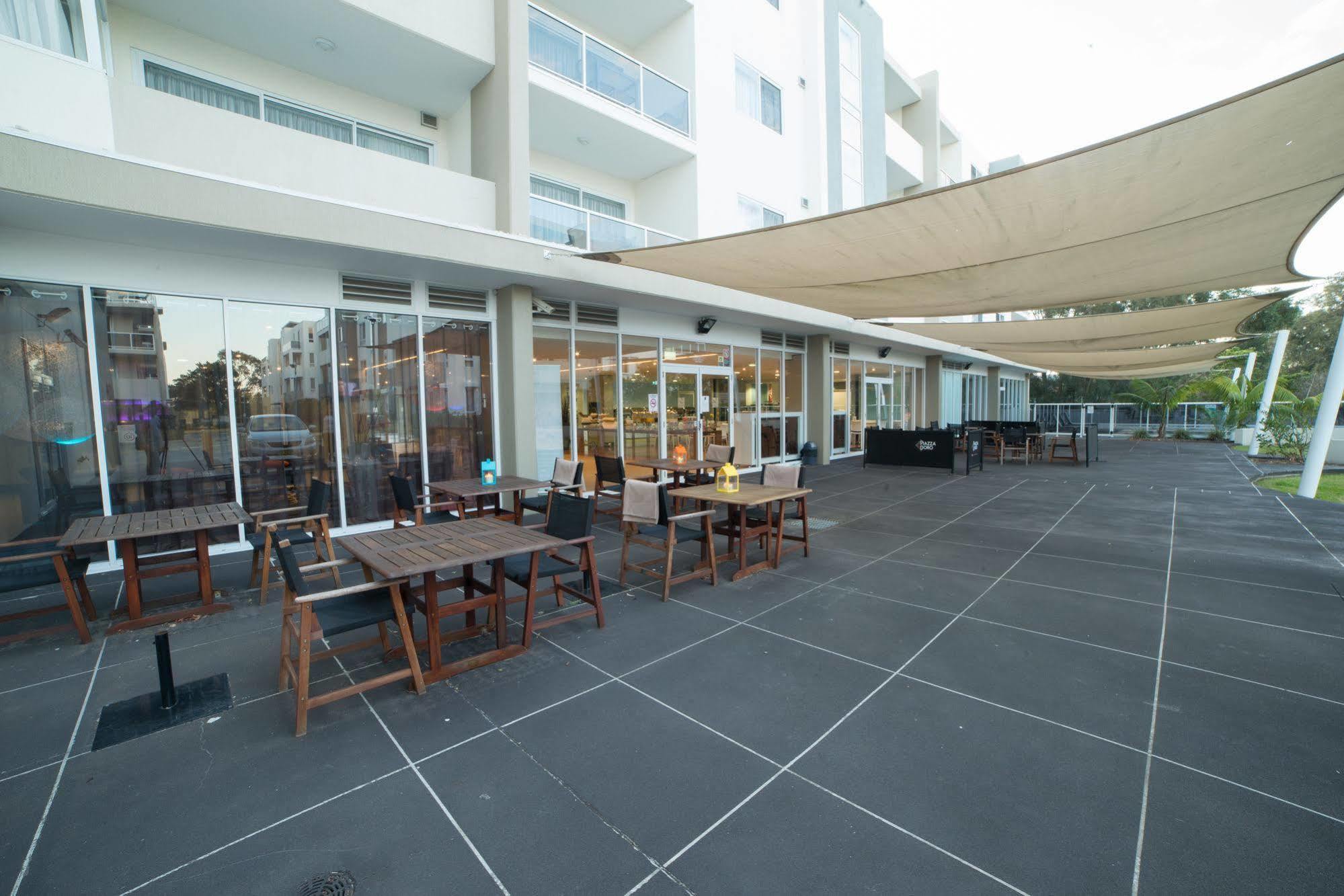 Quality Suites Pioneer Sands Wollongong Buitenkant foto