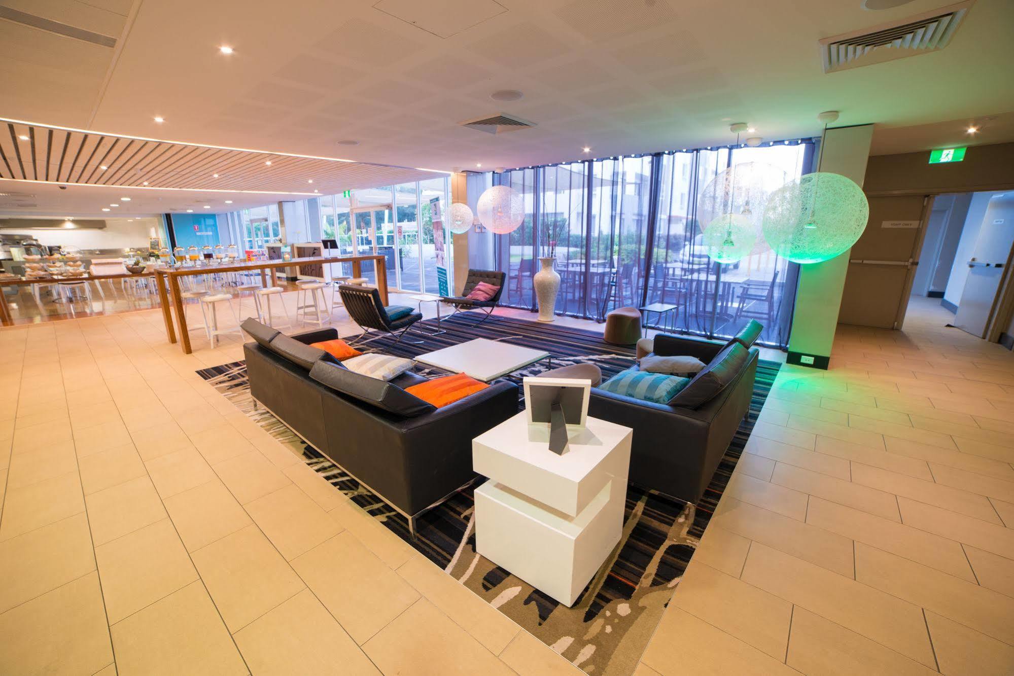 Quality Suites Pioneer Sands Wollongong Buitenkant foto