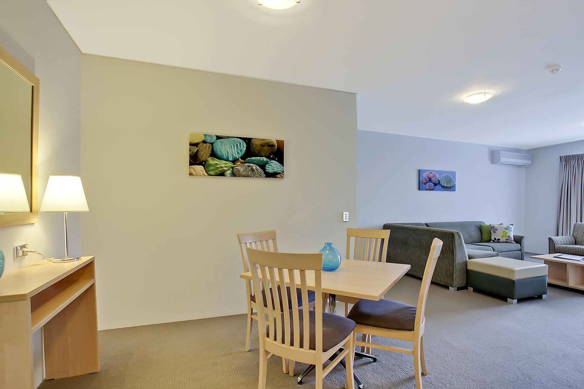 Quality Suites Pioneer Sands Wollongong Buitenkant foto